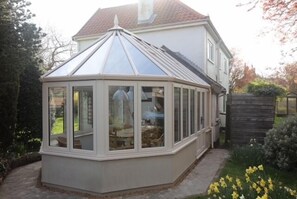 تناول الطعام بالخارج