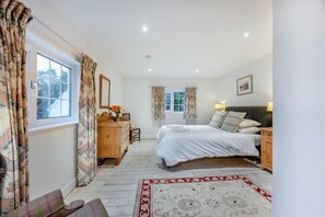 Silitysrauta/-lauta, ilmainen Wi-Fi, vuodevaatteet