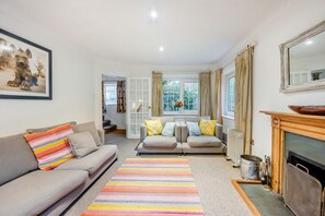 TV, fireplace - 3 Bed in Walberswick (oc-e30479) (Walberswick)