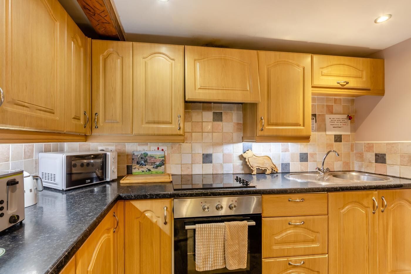 Microonde, forno, seggiolone, pentole/stoviglie/utensili