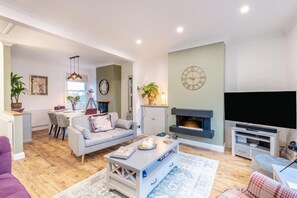 TV - 3 Bed in Rye (oc-q30369) (Rye)