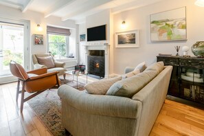 TV, fireplace - 2 Bed in Newlyn (oc-t30565) (Newlyn)
