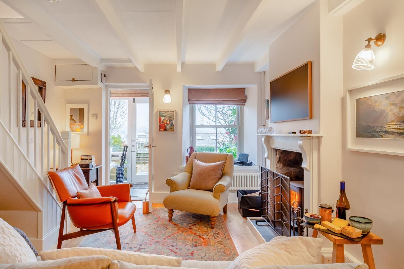 TV, fireplace