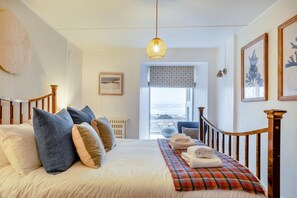 Iron/ironing board, free WiFi, bed sheets - 2 Bed in Newlyn (oc-t30565) (Newlyn)