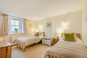 Iron/ironing board, free WiFi, bed sheets - 2 Bed in Greystoke (oc-s30412) (Greystoke)