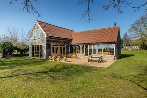 Exterior - 3 Bed in Mundesley (oc-o30555) (Mundesley)