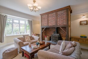 TV, fireplace - 2 Bed in Briston (oc-s30561) (Briston)