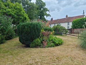 Property grounds - 2 Bed in Briston (oc-s30561) (Briston)