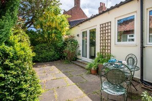 تناول الطعام بالخارج