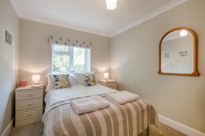 2 bedrooms, iron/ironing board, travel crib, WiFi (free) - 2 Bed in Briston (oc-s30561) (Briston)