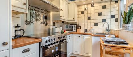 ميكروويف، فرن، كرسي للأطفال، مستلزمات طهي/أطباق/أوعية