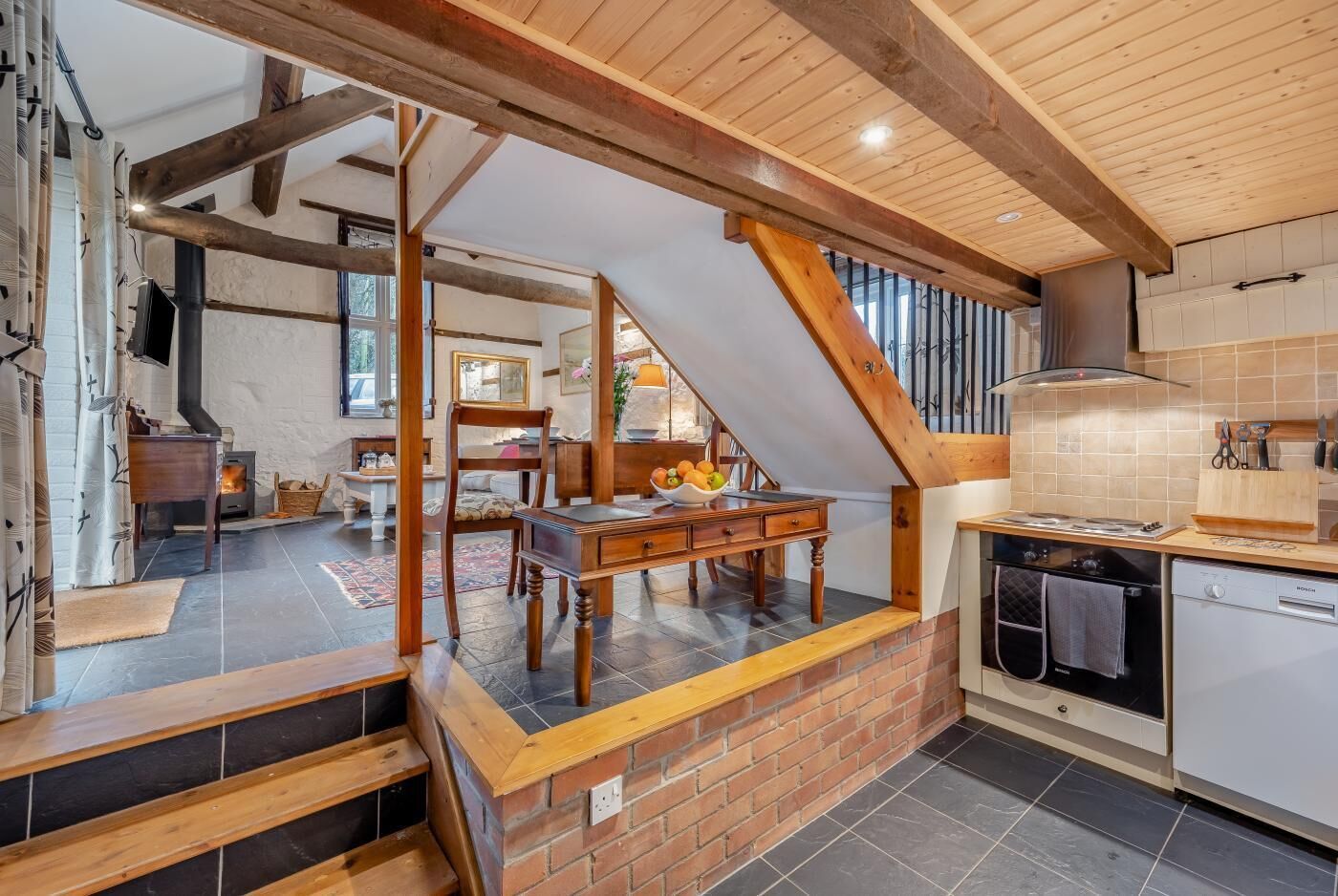 Microondas, horno, lavavajillas y periquera 