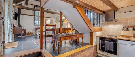 Microondas, horno, lavavajillas y periquera