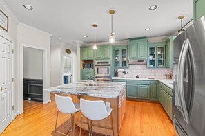 Private kitchen - The Farmington Retreat (Hampton)