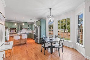 Dining - The Farmington Retreat (Hampton)