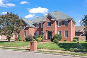 Exterior - The Farmington Retreat (Hampton)