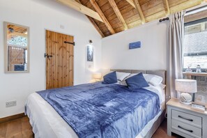 Iron/ironing board, free WiFi, bed sheets - 1 Bed in Swanage (oc-l30493) (Harman's Cross)