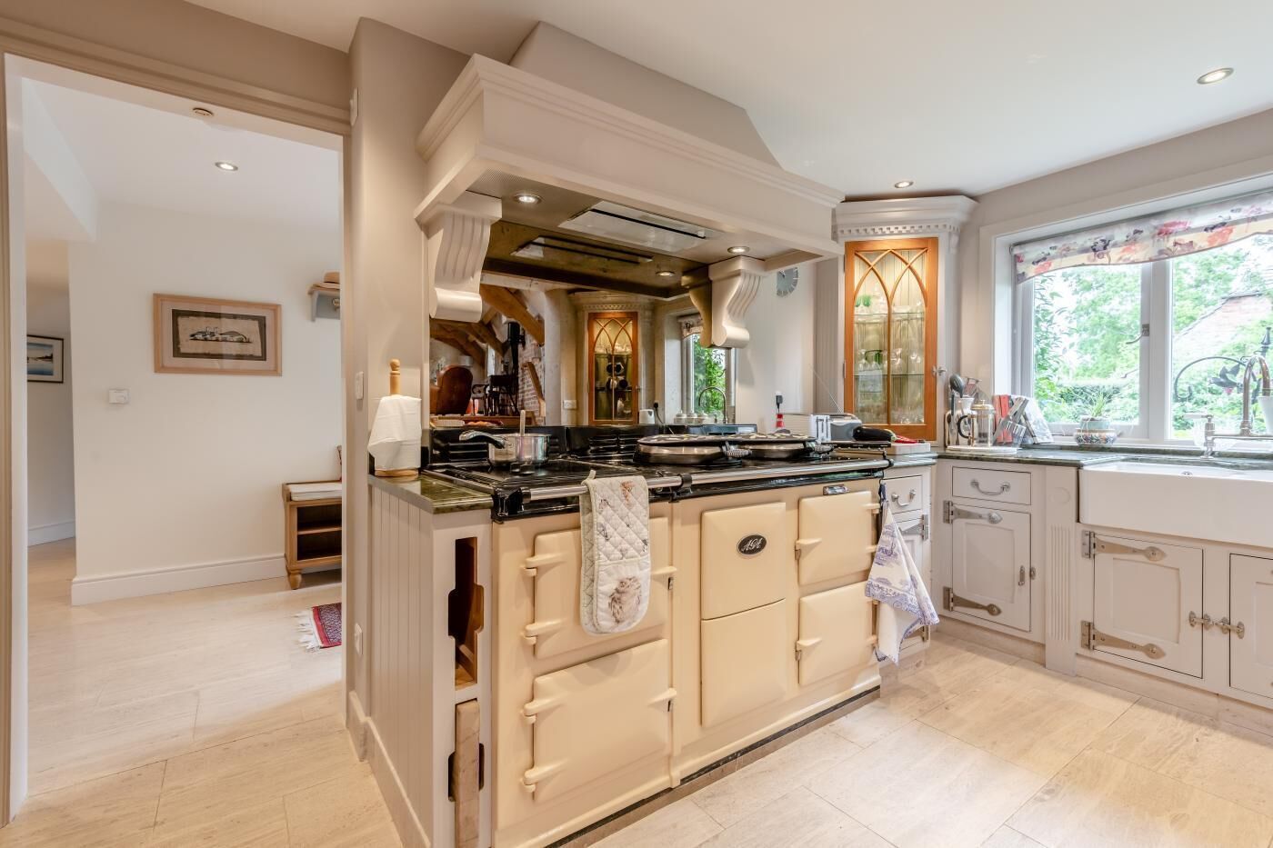 Mikrowelle, Ofen, Geschirrspüler, Kochgeschirr/Geschirr/Besteck