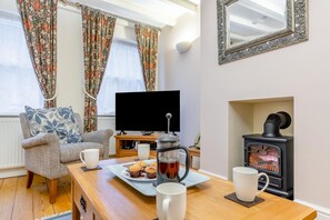 Interior - 3 Bed in Whitby (oc-l30531) (Whitby)
