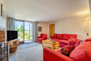 TV, fireplace - 3 Bed in Burton Bradstock (oc-c30570) (Burton Bradstock)