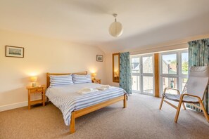 Travel cot, free WiFi, bed sheets - 3 Bed in Burton Bradstock (oc-c30570) (Burton Bradstock)