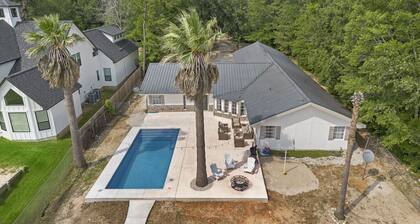 Lakefront Retreat with Pool, Dock & Game Room