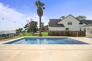 Pool - Lakefront Retreat with Pool, Dock & Game Room (Lake Livingston)