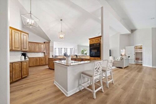 Lakefront Retreat with Pool, Dock & Game Room