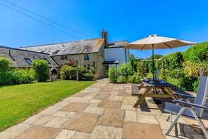 Outdoor dining - 3 Bed in Burton Bradstock (oc-b30574) (Burton Bradstock)