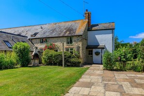 Exterior - 3 Bed in Burton Bradstock (oc-b30574) (Burton Bradstock)