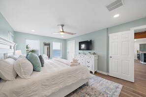 5 bedrooms, desk, iron/ironing board, travel crib