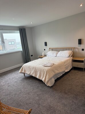 Fer et planche à repasser, Wi-Fi gratuit, draps fournis