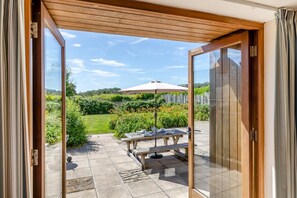 Outdoor dining - 3 Bed in Burton Bradstock (oc-c30571) (Burton Bradstock)