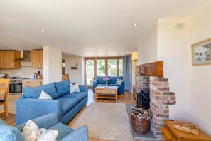 TV, fireplace - 3 Bed in Burton Bradstock (oc-c30571) (Burton Bradstock)