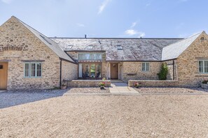 Exterior - 3 Bed in Burton Bradstock (oc-c30571) (Burton Bradstock)