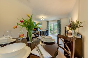 Dining - 2 Bed in Kilgetty (oc-s30541) (Saundersfoot)
