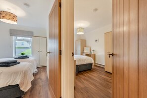 Iron/ironing board, free WiFi, bed sheets - 2 Bed in Kilgetty (oc-s30541) (Saundersfoot)