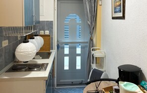 Fridge, stovetop, coffee/tea maker, cookware/dishes/utensils - 1 bedroom stunning apartment in Klek (Klek)