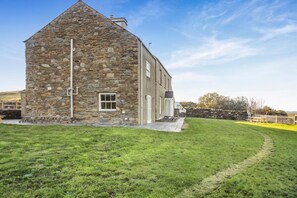 Exterior - 8 Bed in Ynys (oc-c29818) (Ynys)