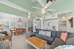 TV, video games, books - Texas Vacation Home with Pool, Near the Beach (Galveston)