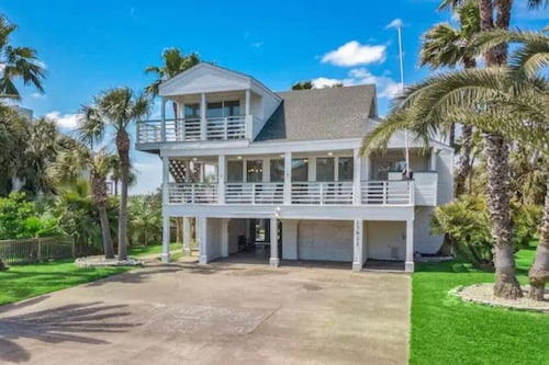 Texas Vacation Home with Pool, Near the Beach