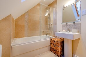 Towels - 1 Bed in Woodstock (oc-u30547) (Kidlington)