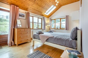 Iron/ironing board, free WiFi, bed sheets - 5 Bed in Devils Bridge (oc-t13712) (Pontarfynach)