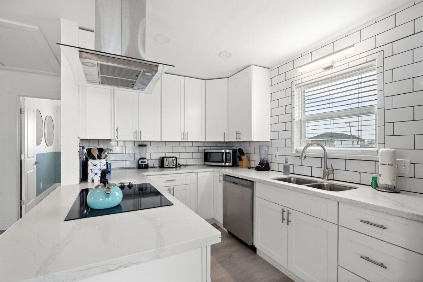 Køleskab, mikrobølgeovn, ovn, kogeplade