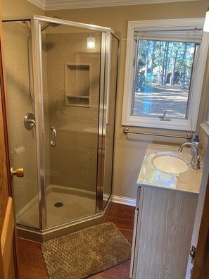 Dusche, Handtücher, Seife, Toilettenpapier