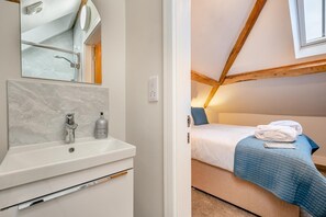 مكواة/لوح كي وواي فاي مجانًا وملاءات أسرّة