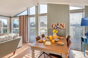 Dining - 2 Bed in Burnham Market (oc-t30614) (Burnham Market)