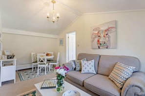 TV - 1 Bed in Hundon (oc-t30616) (Hundon)