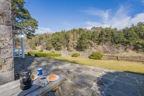 Outdoor dining - 7 Bed in Strathdon (oc-t30594) (Strathdon)