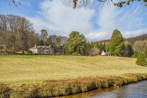 Property grounds - 7 Bed in Strathdon (oc-t30594) (Strathdon)